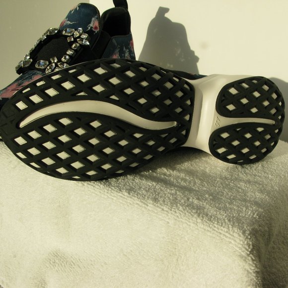 Meet your Posher, Bernadette - Picture 12 of 16